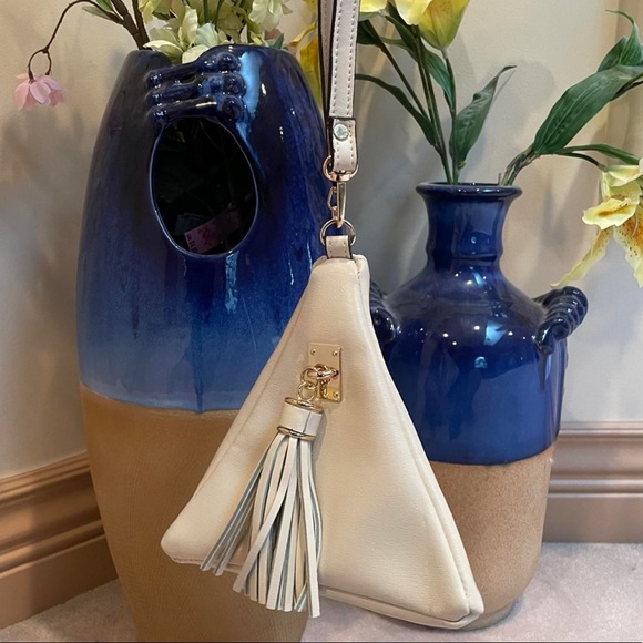 Triangle pyramid clutch wristlet purse with tassel decoration from stylenanda - Picture 2 of 4